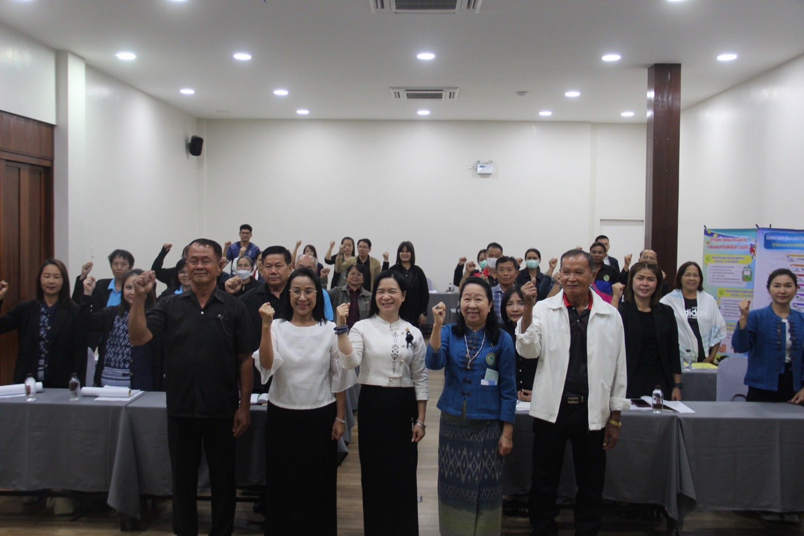 พช.เวียงหนองล่อง ร่วมประชุมเพิ่มศักยภาพคณะกรรมการเครือข่ายกองทุนชุมชนขับเคลื่อนกลุ่มออมทรัพย์เพื่อการผลิต ระดับจังหวัด เสริมความเข้มแข็งเศรษฐกิจฐานราก