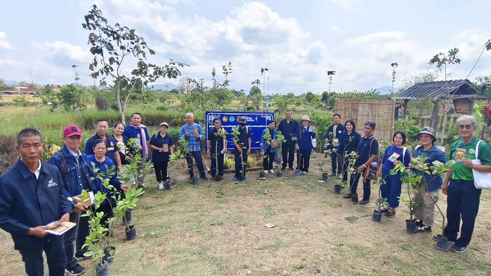 พช.เวียงหนองล่อง ร่วมประชุมเชิงปฏิบัติการสนับสนุนการขับเคลื่อนเครือข่ายศูนย์เรียนรู้การพัฒนาคุณภาพชีวิต ตามหลักทฤษฎีใหม่ ประยุกต์สู่ โคก หนอง นา ระดับจังหวัด 
